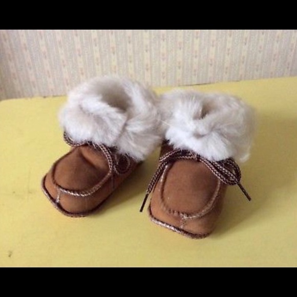 New brown lamb skin baby booties Mocs 3-6 months - Picture 7 of 7